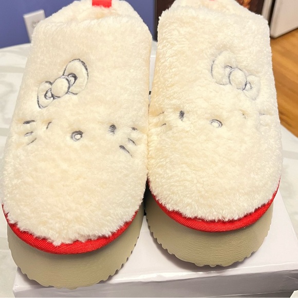 Hello Kitty Uggs from the company Kira - Picture 11 of 11